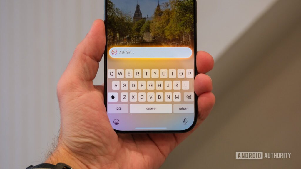 Siri's big Apple Intelligence upgrades sound a whole lot like Gemini