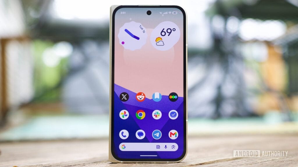 How to hide app names on your Pixel home screen with Android 17